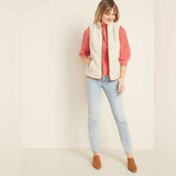 🥳HOST PICK🥳 NWT Old Navy women’s Sherpa vest - Picture 12 of 12